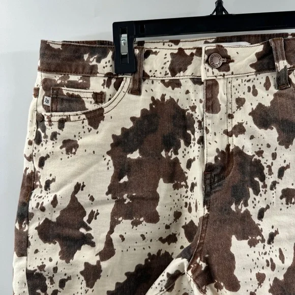 Judy Blue Women’s Printed Denim Shorts Size Large - Picture 2 of 7